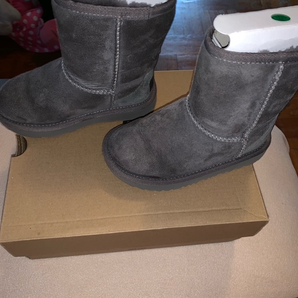 Toddler Girl Ugg - Picture 3 of 5